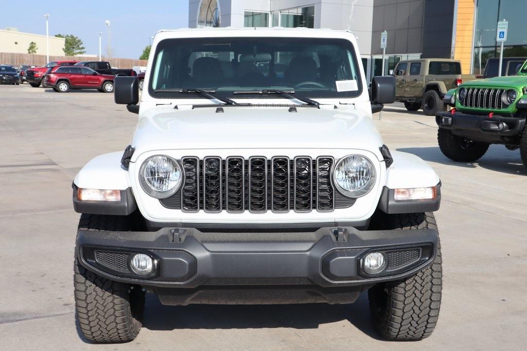 new 2025 Jeep Gladiator car, priced at $37,324