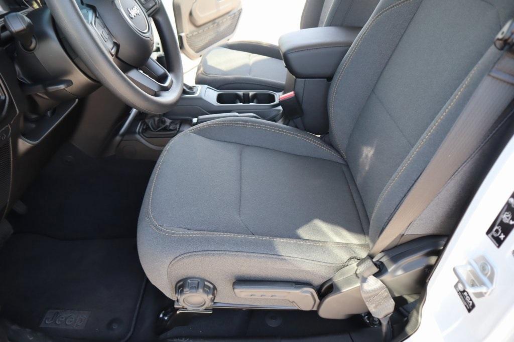 new 2025 Jeep Gladiator car, priced at $37,324