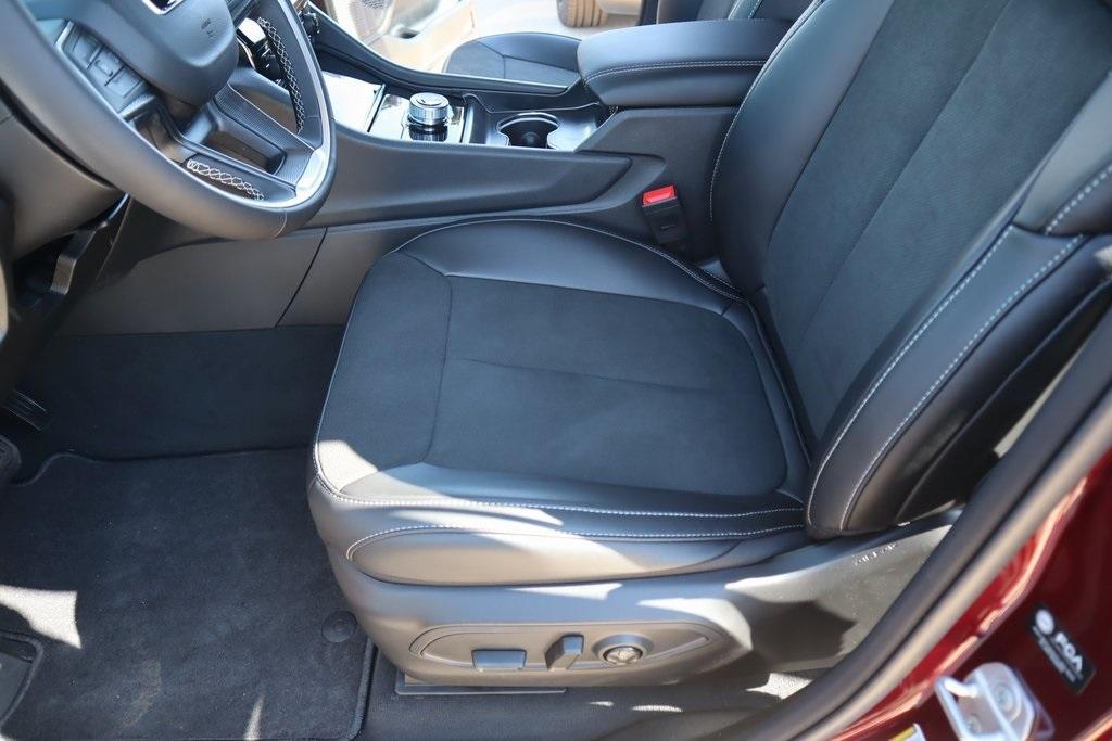 new 2025 Jeep Grand Cherokee car, priced at $35,609