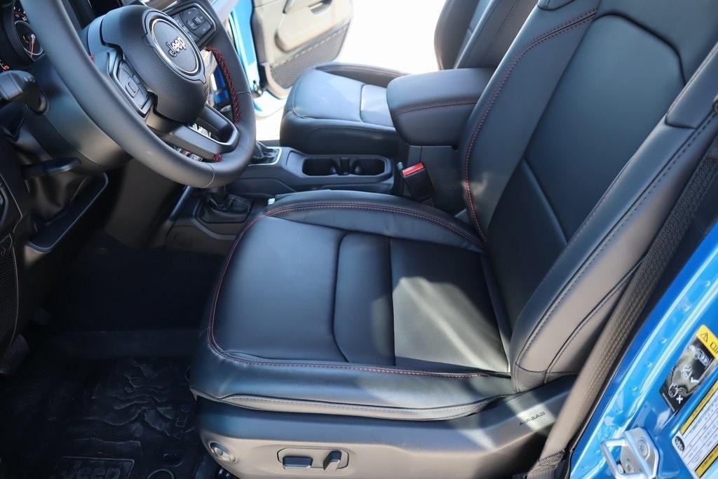 new 2025 Jeep Gladiator car, priced at $45,759