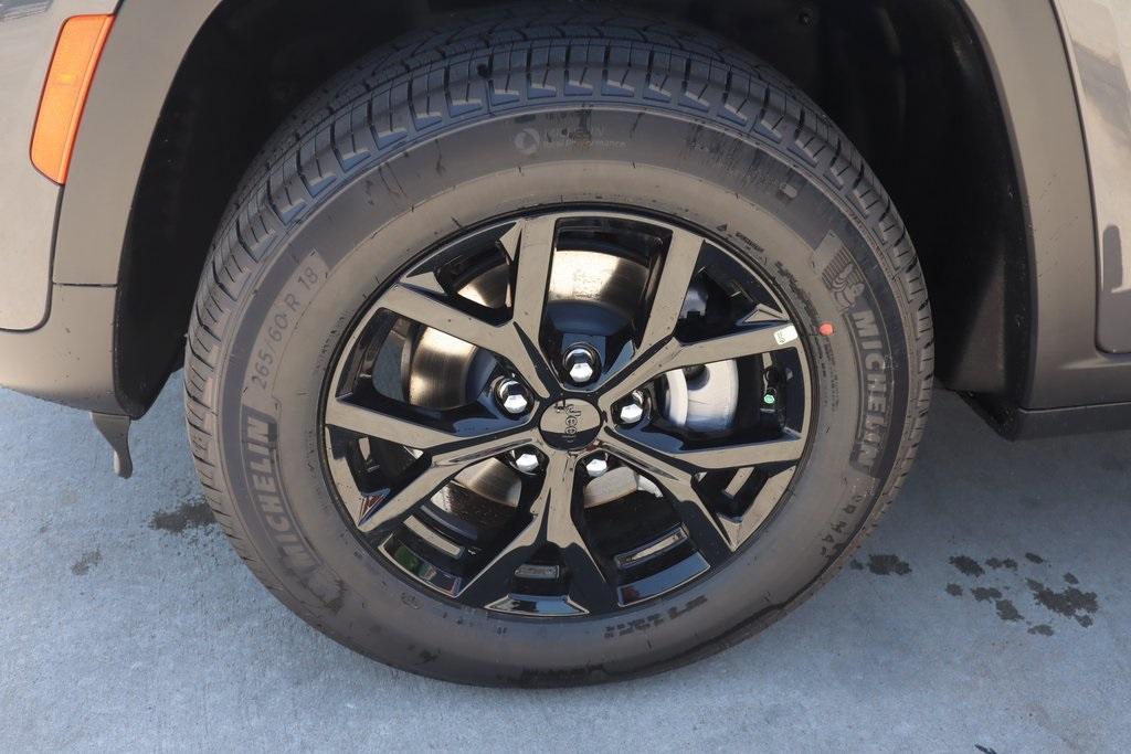 new 2025 Jeep Grand Cherokee car, priced at $35,194