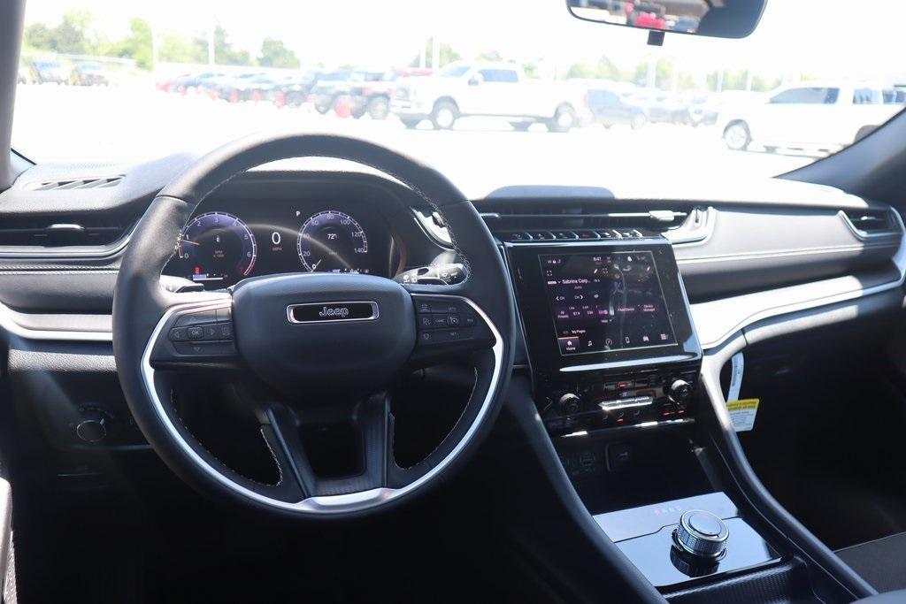 new 2025 Jeep Grand Cherokee car, priced at $35,194