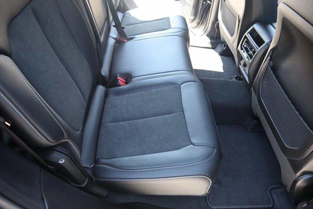 new 2025 Jeep Grand Cherokee car, priced at $35,194