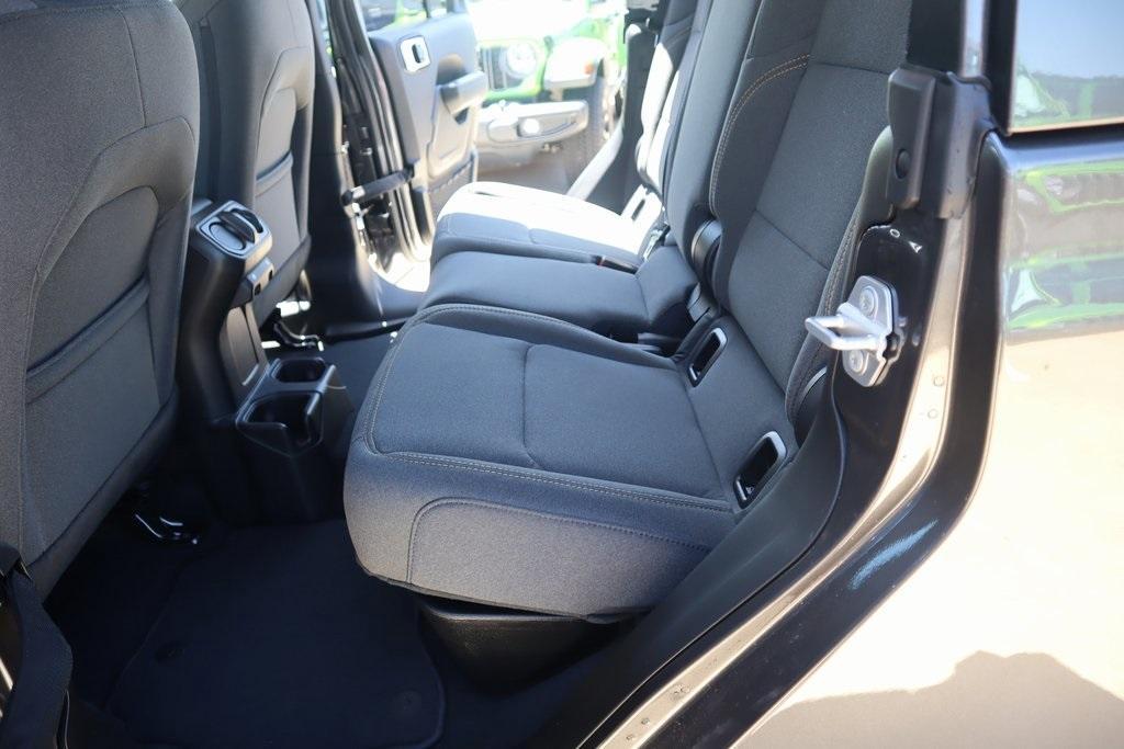 new 2025 Jeep Gladiator car, priced at $37,342