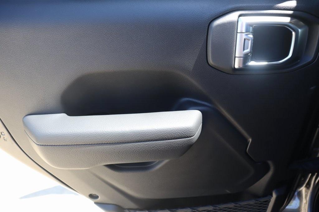 new 2025 Jeep Gladiator car, priced at $37,342