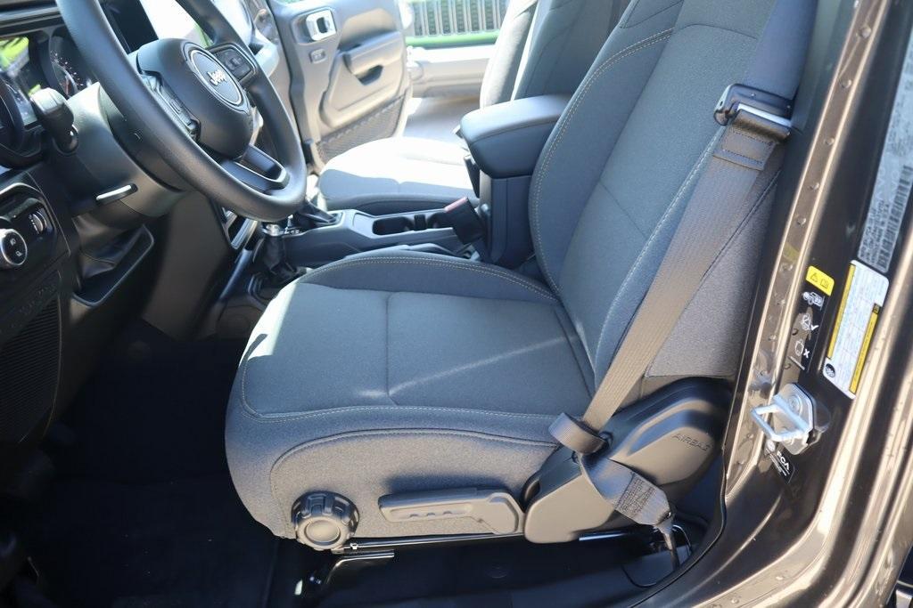 new 2025 Jeep Gladiator car, priced at $37,342