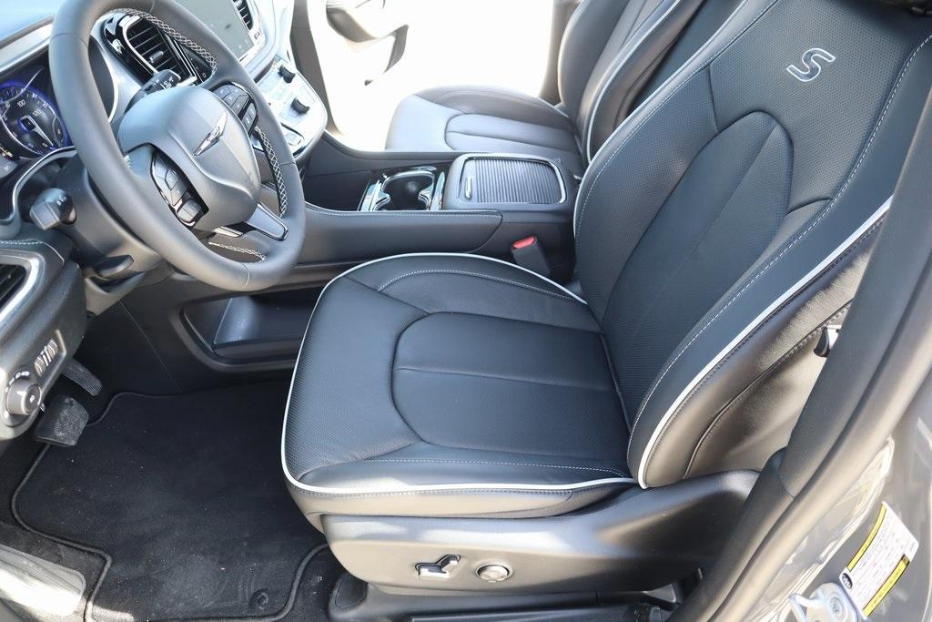 new 2025 Chrysler Pacifica car, priced at $52,931