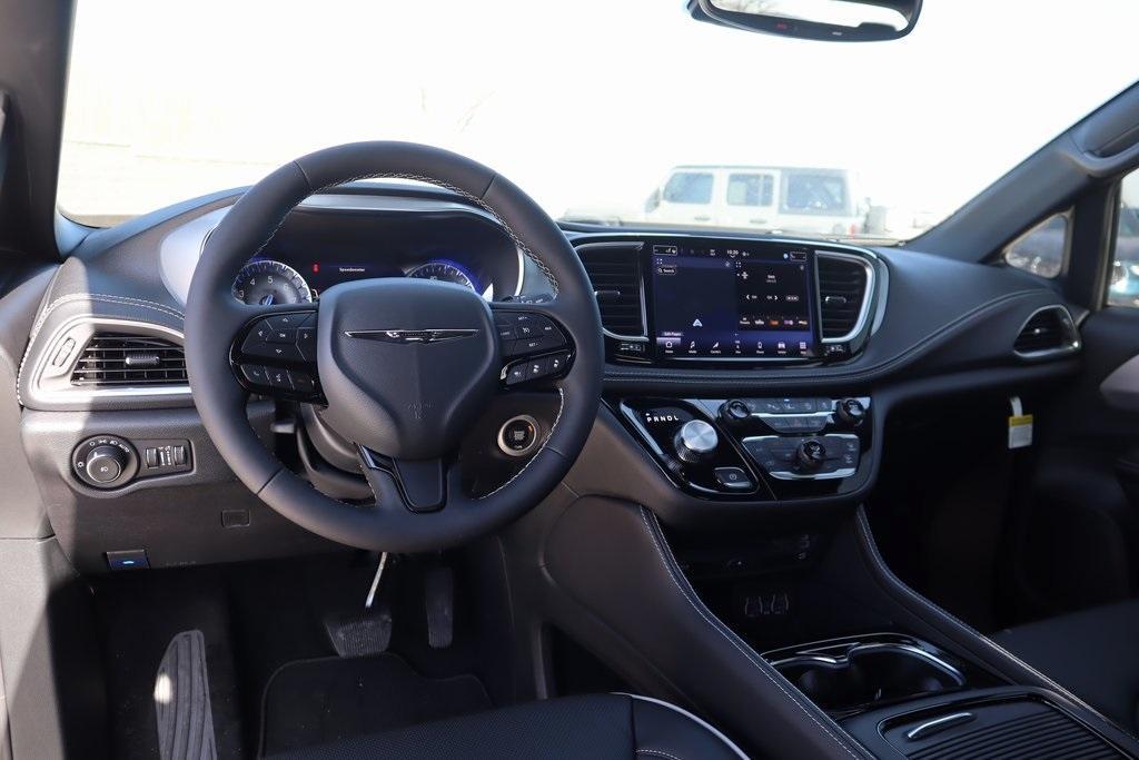 new 2025 Chrysler Pacifica car, priced at $52,931