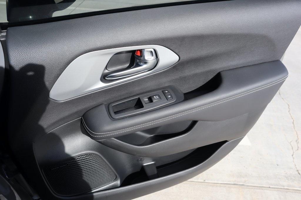 new 2025 Chrysler Pacifica car, priced at $52,931