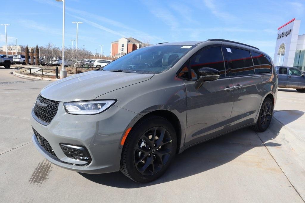 new 2025 Chrysler Pacifica car, priced at $52,931