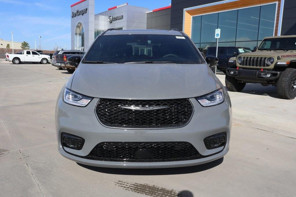 new 2025 Chrysler Pacifica car, priced at $52,931