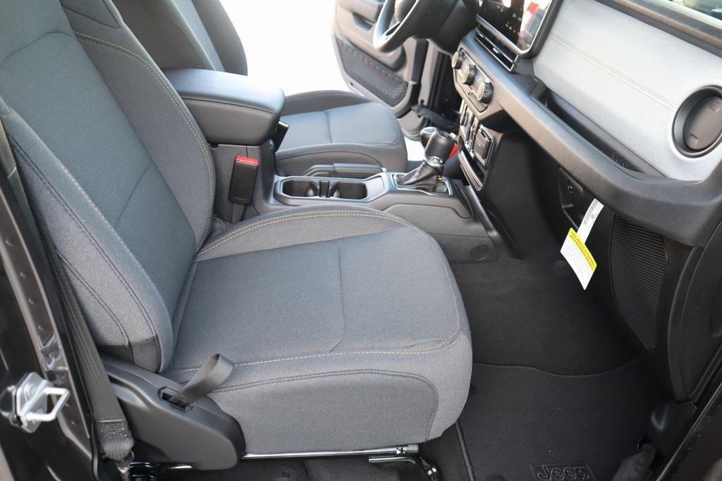 new 2025 Jeep Gladiator car, priced at $36,757