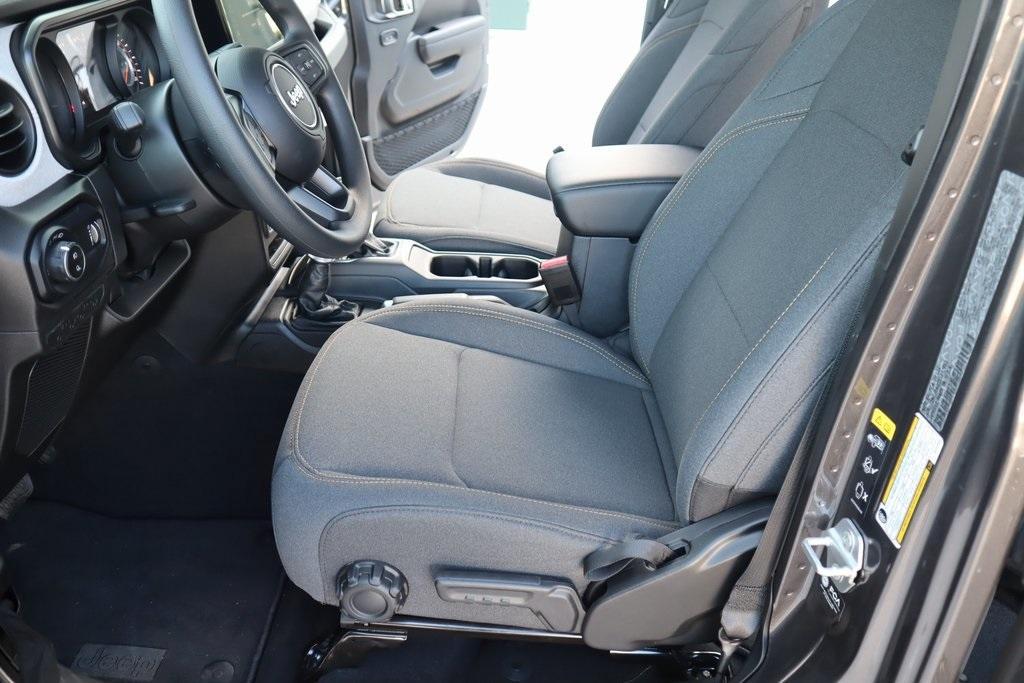 new 2025 Jeep Gladiator car, priced at $36,757