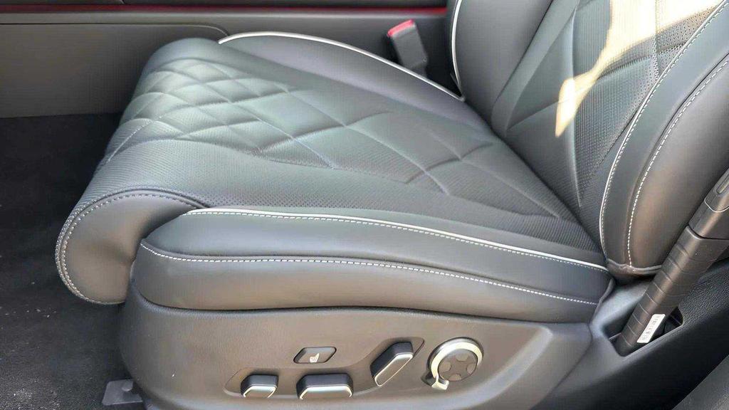 new 2025 Genesis GV80 car, priced at $76,887