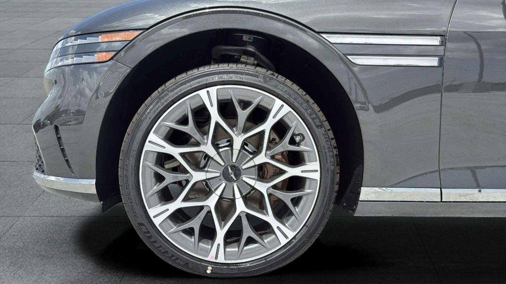 new 2025 Genesis G90 car, priced at $102,305