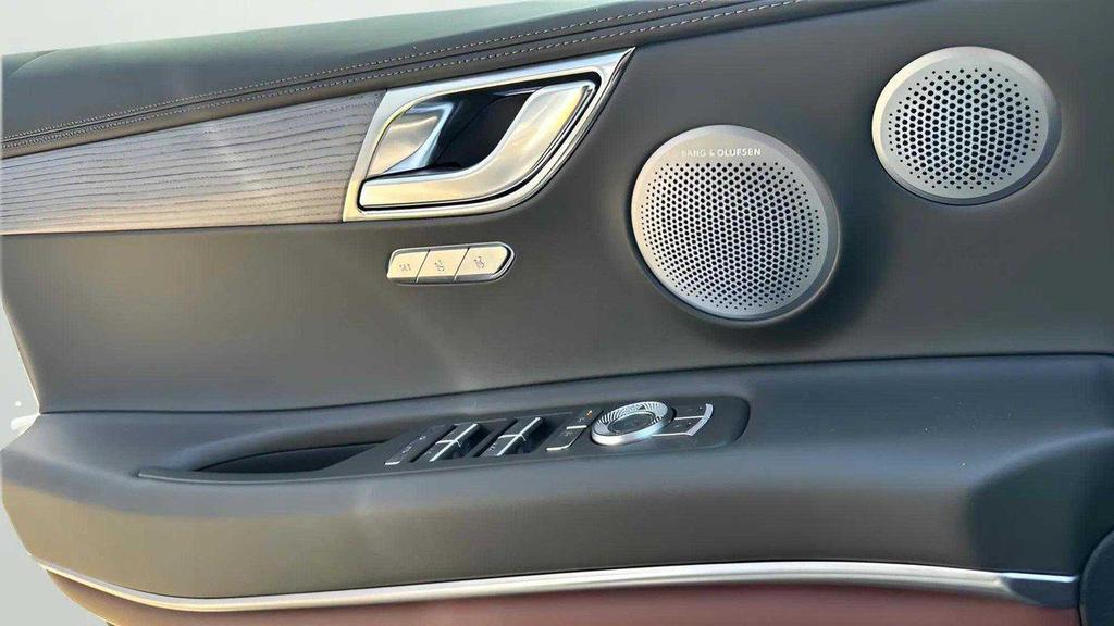 new 2025 Genesis GV80 car, priced at $77,814