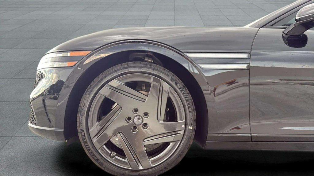new 2026 Genesis G90 car, priced at $108,320
