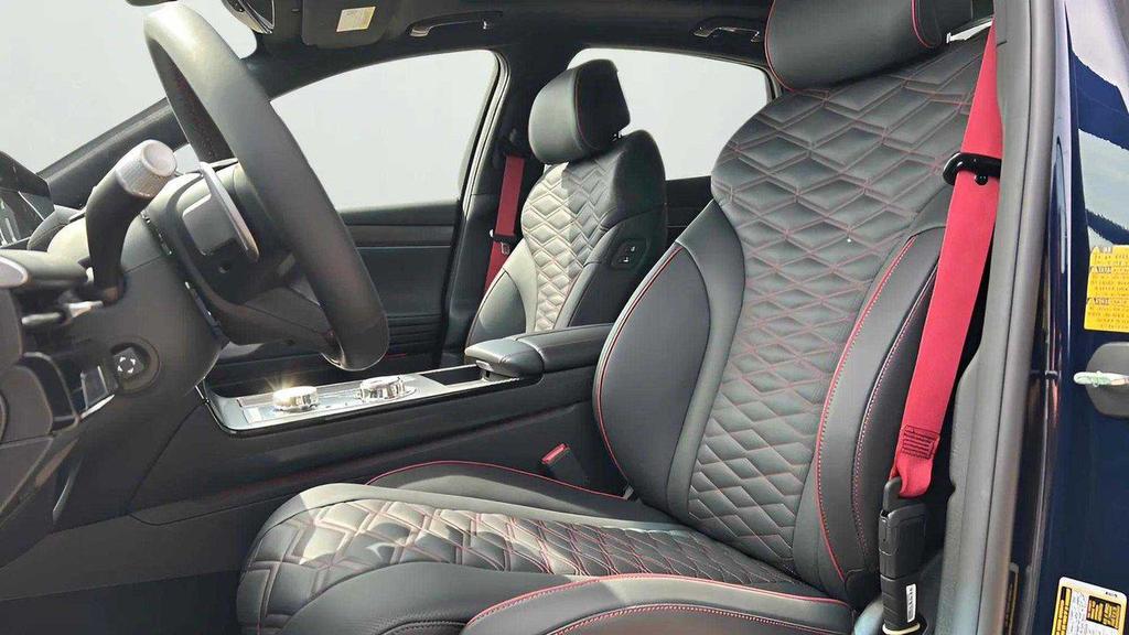 new 2025 Genesis G80 car, priced at $78,900