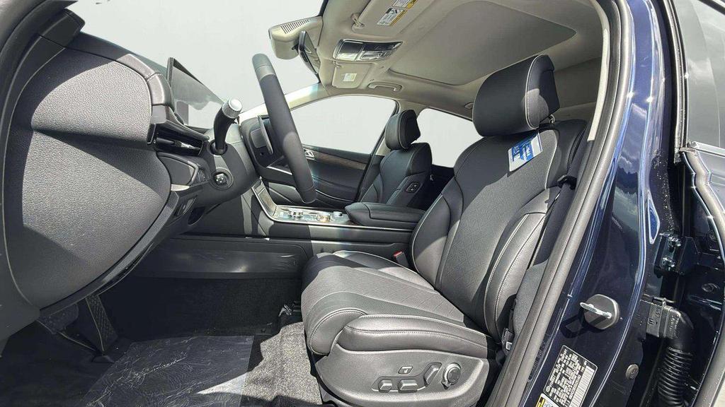 new 2025 Genesis GV80 car, priced at $71,288
