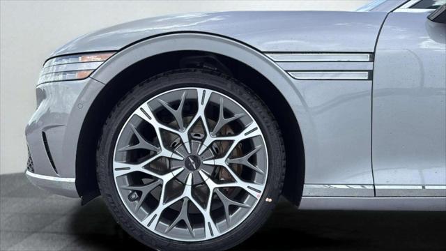 new 2025 Genesis G90 car, priced at $102,700