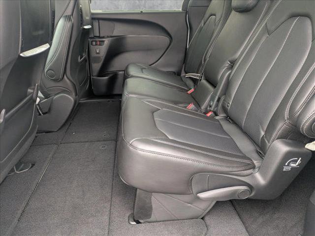 new 2025 Chrysler Pacifica car, priced at $45,301