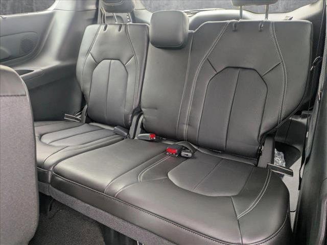 new 2025 Chrysler Pacifica car, priced at $45,301