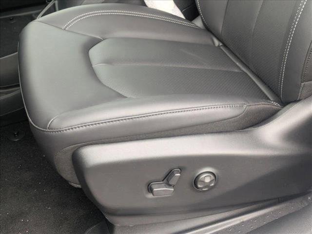 new 2025 Chrysler Pacifica car, priced at $45,301