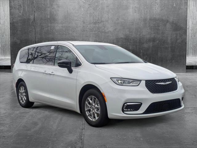 new 2025 Chrysler Pacifica car, priced at $45,301