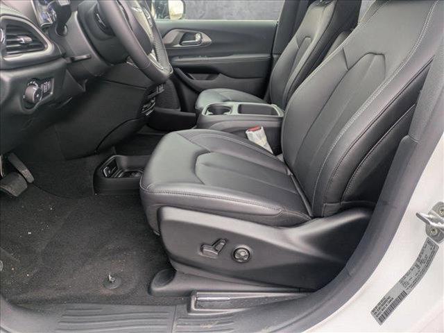 new 2025 Chrysler Pacifica car, priced at $45,301