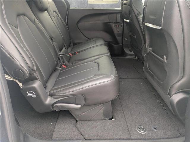 new 2025 Chrysler Pacifica car, priced at $45,301