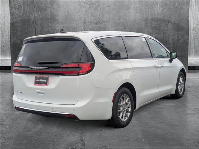 new 2025 Chrysler Pacifica car, priced at $45,301