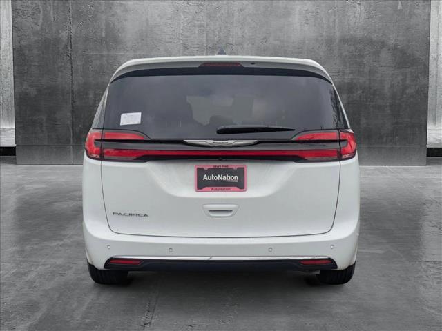 new 2025 Chrysler Pacifica car, priced at $45,301