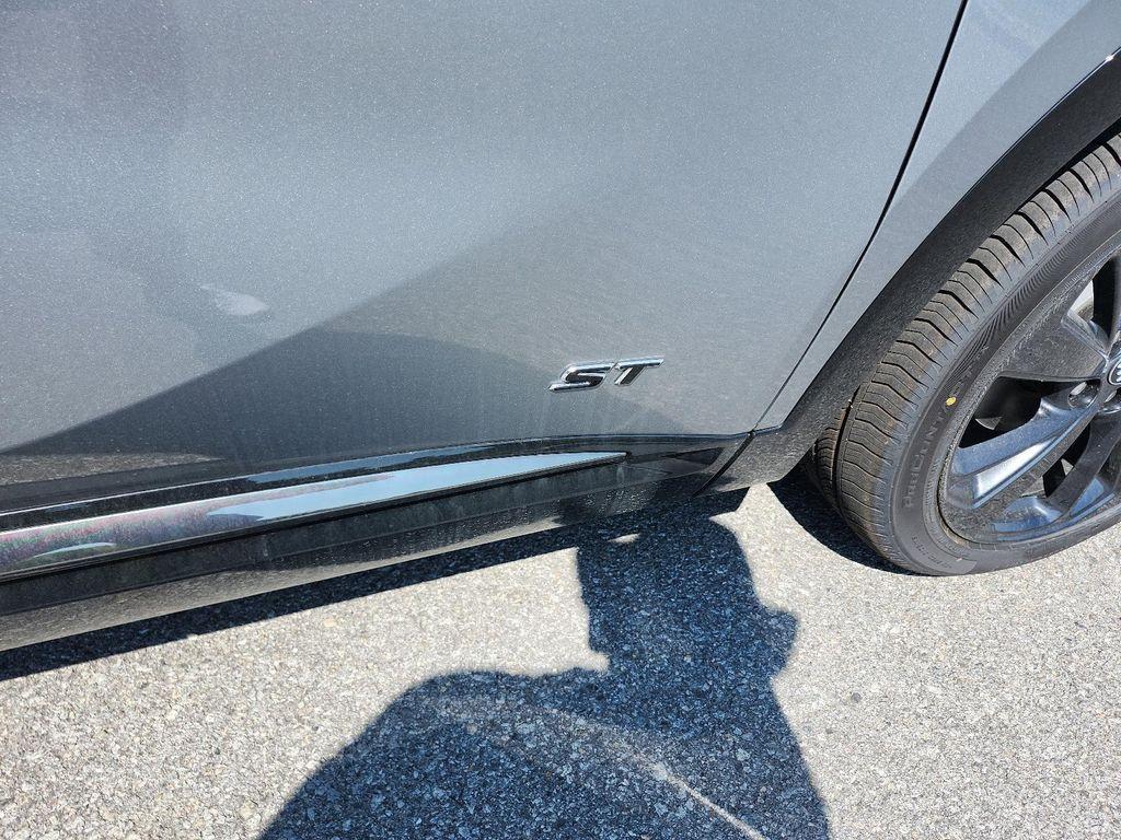 new 2025 Buick Envision car, priced at $43,735