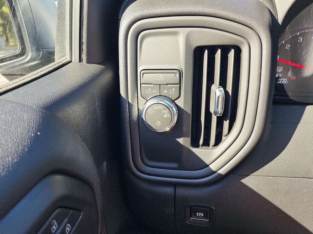 new 2026 GMC Sierra 1500 car, priced at $33,272