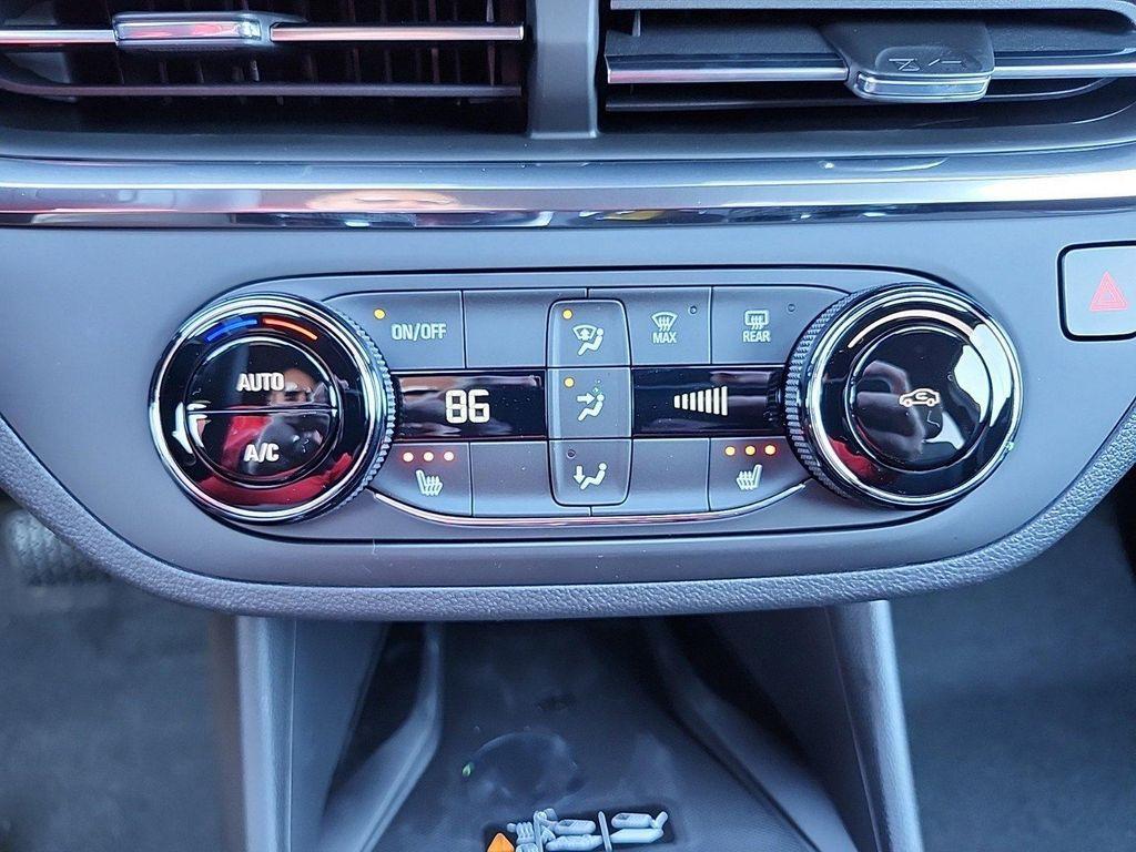 new 2025 Buick Envista car, priced at $26,920
