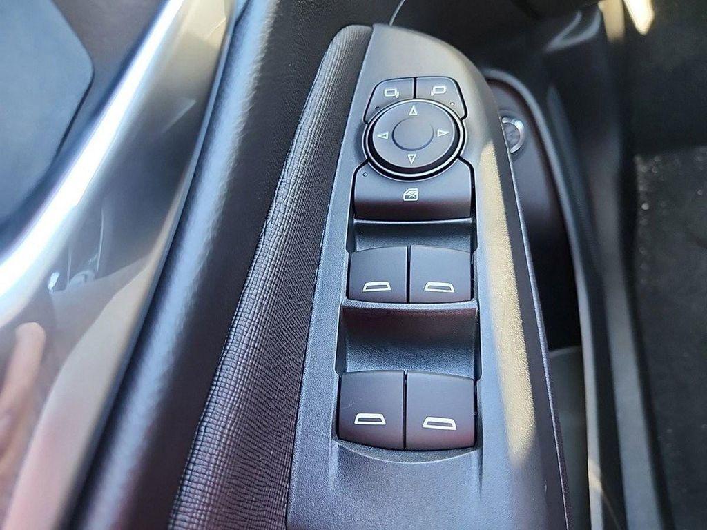 new 2025 Buick Envista car, priced at $26,920