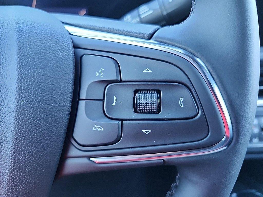 new 2025 Buick Envista car, priced at $26,920