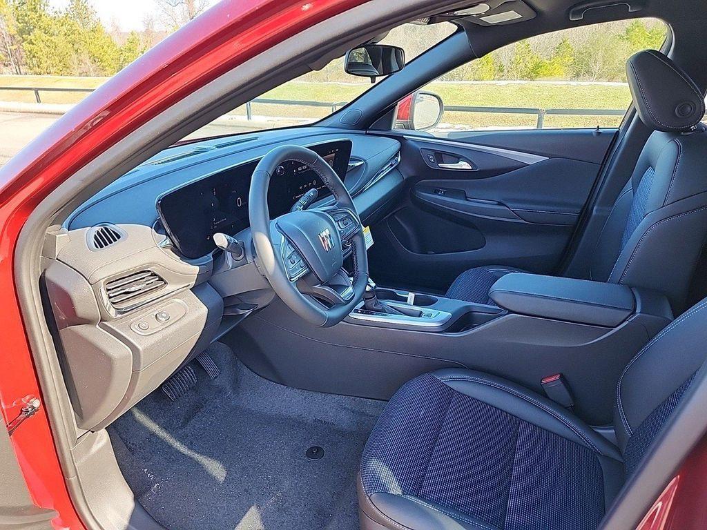 new 2025 Buick Envista car, priced at $26,920