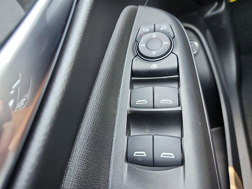 new 2025 Buick Envista car, priced at $28,463
