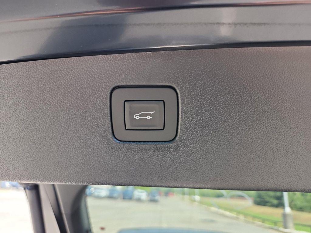 new 2025 Buick Envista car, priced at $28,463