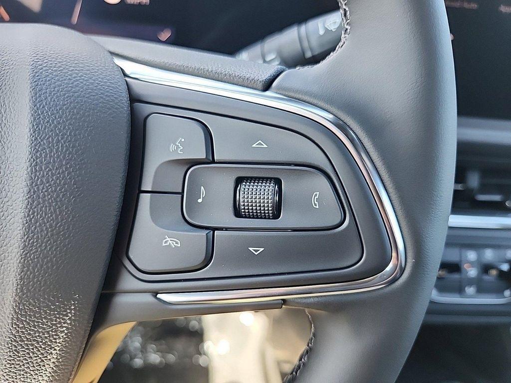 new 2025 Buick Envista car, priced at $26,920
