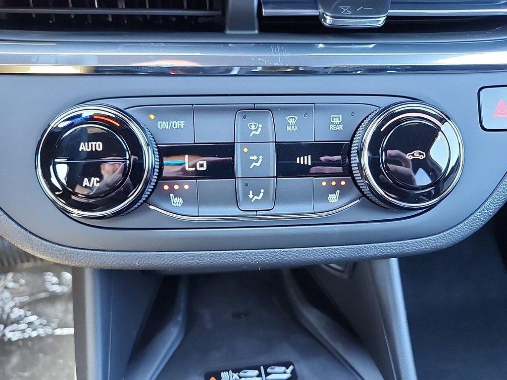 new 2025 Buick Envista car, priced at $26,920
