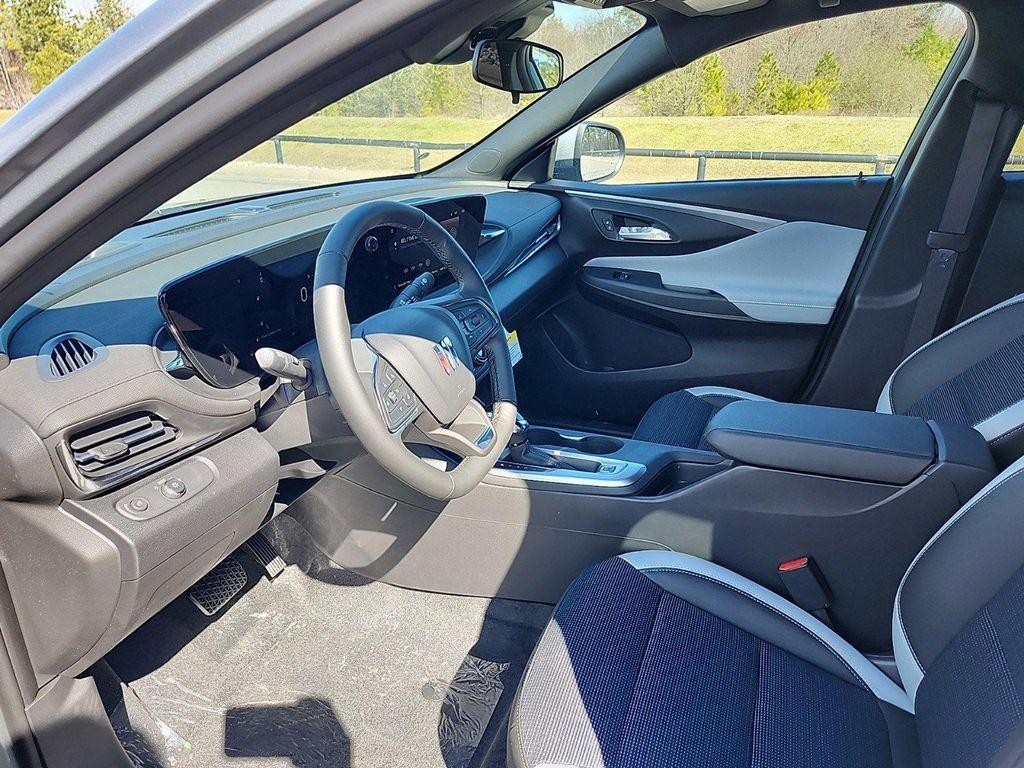 new 2025 Buick Envista car, priced at $26,920