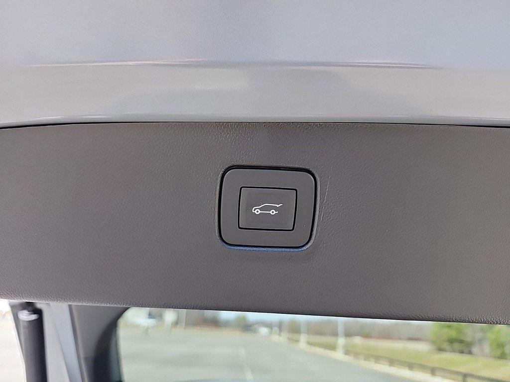new 2025 Buick Envista car, priced at $26,920