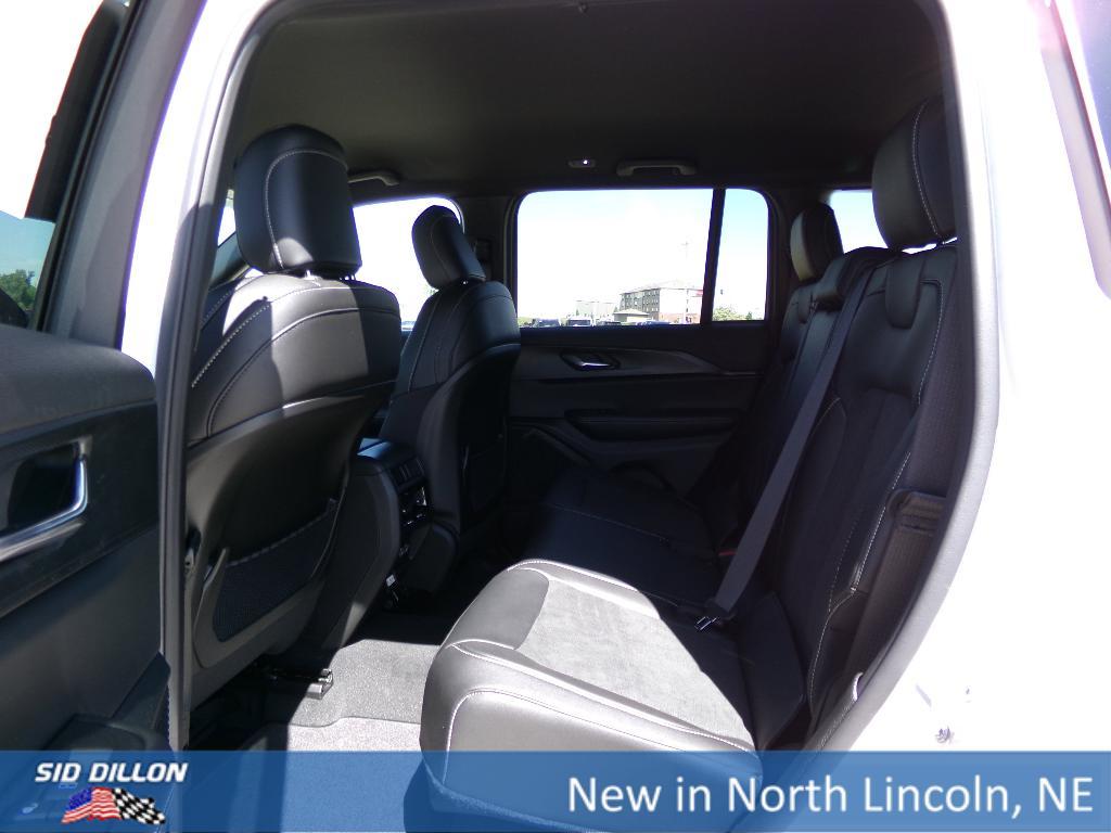 new 2025 Jeep Grand Cherokee car, priced at $42,450