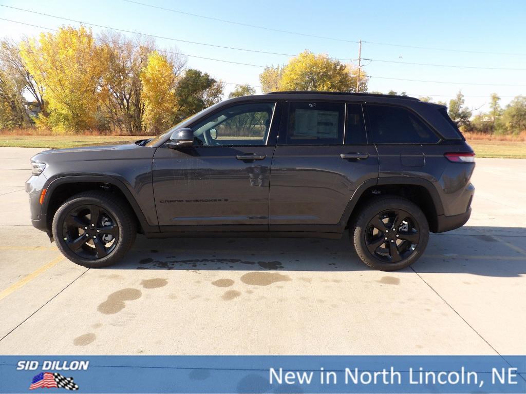 new 2025 Jeep Grand Cherokee car, priced at $50,960