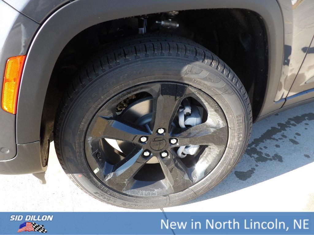 new 2025 Jeep Grand Cherokee car, priced at $50,960