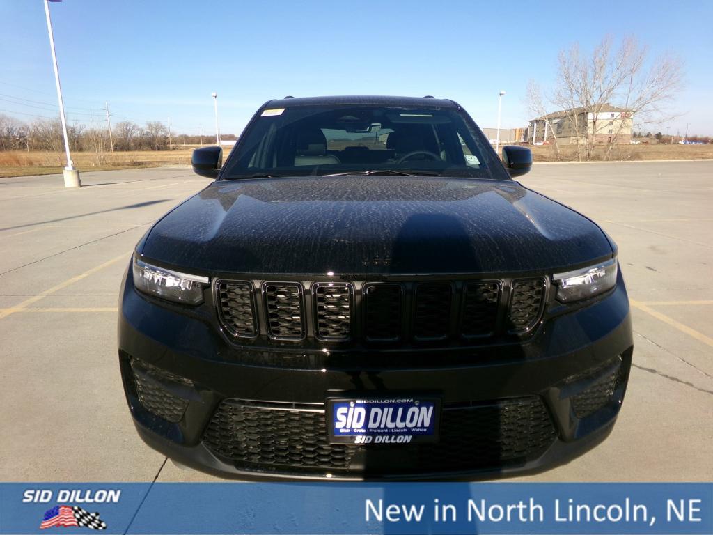 new 2025 Jeep Grand Cherokee car, priced at $42,675