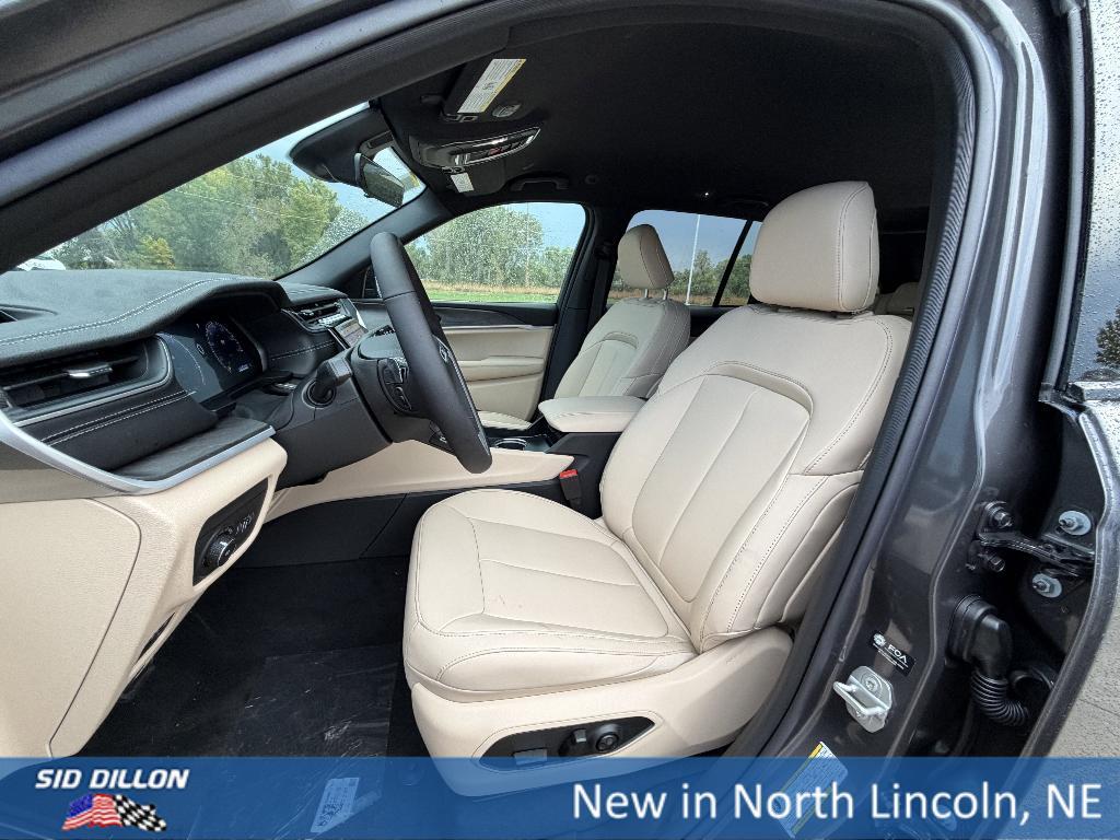 new 2025 Jeep Grand Cherokee car, priced at $44,870