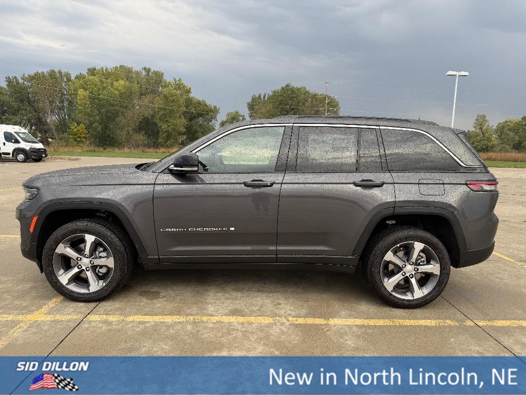 new 2025 Jeep Grand Cherokee car, priced at $44,870